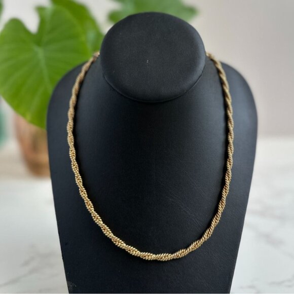Vintage Monet Twisted Rope Gold-Tone Chain Necklace with Secure Clasp & Hallmark - Picture 2 of 7